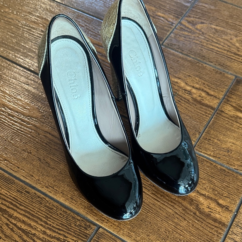 Chole Black Patent Leather Pumps
